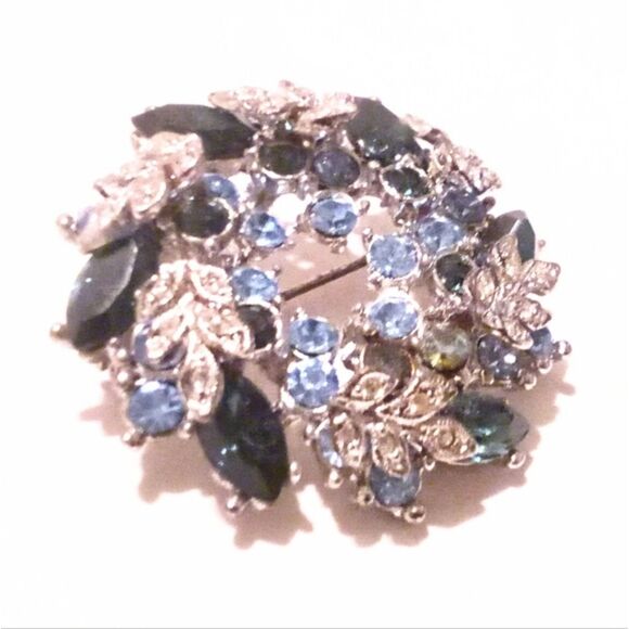 Vintage Blue Rhinestone Cluster Silver Tone Circle Leaf Brooch - Picture 2 of 6